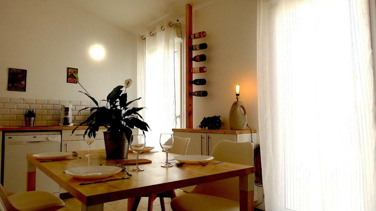 Gite Blanco Y Madera Narbonne Exteriör bild