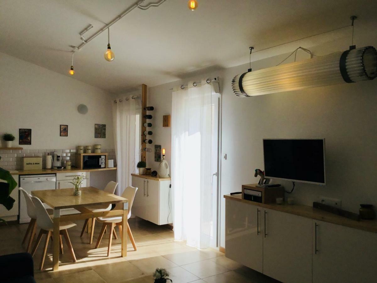 Gite Blanco Y Madera Narbonne Exteriör bild