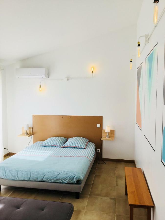 Gite Blanco Y Madera Narbonne Exteriör bild
