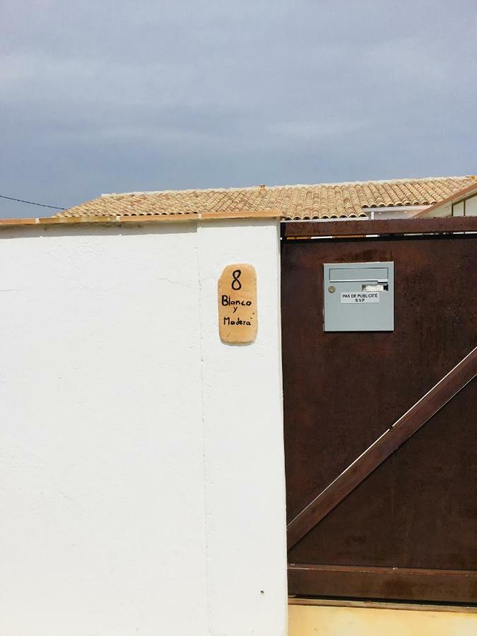 Gite Blanco Y Madera Narbonne Exteriör bild