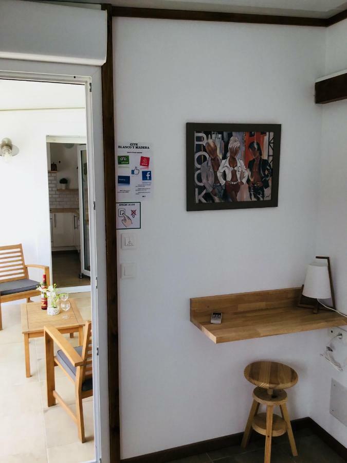 Gite Blanco Y Madera Narbonne Exteriör bild